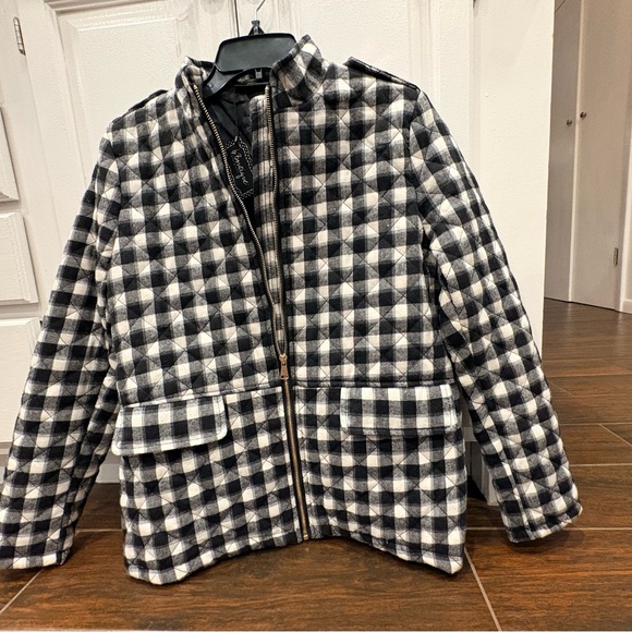 Brand New b.Boutique Quilted Buffalo Plaid Jacket - Size M 

New with tag.  NWT - Picture 9 of 10